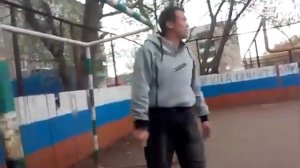 Алкаш играет в футбол