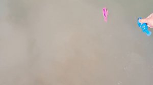 ВЕСЕЛАЯ РЫБАЛКА С КРАСИВЫМИ РЫБКАМИ ЛОВИМ РЫБОК В МОРЕ КАК ПЛАВАЮТ РЫБКИ