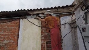 Ставим перемычки над окном и дверью