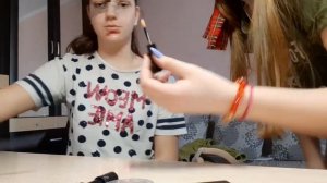 Сестра издевается надо мной!!!