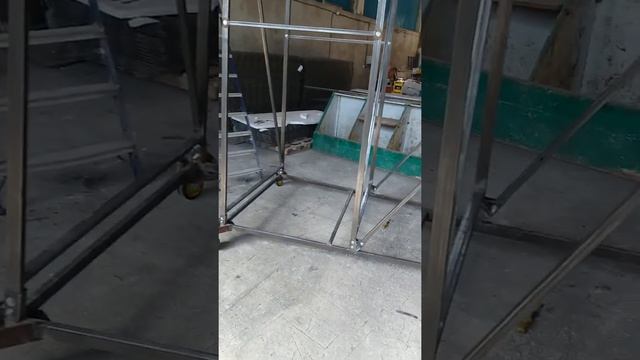 стремянка на колёсах.Разборная... смотреть онлайн