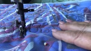 Как стегаю без специальной лапки. По Вашим просьбам.