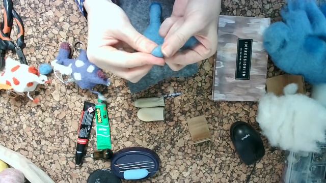 Онлайн-урок по сухому валянию "Елочная игрушка Коровка" смотреть онлайн