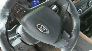 обшил руль LADA кожей