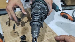 How to Repair makita HR2631F hemmer Drill
