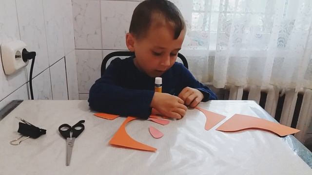 Карантинные будни детей. Выпуск 4. Поделка ангел от Серёжи. смотреть онлайн