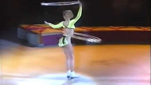 Хула хупы на льду.