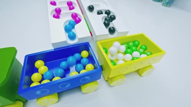 Шарики катаются по лабиринту_видео для детей_2023_90 смотреть онлайн