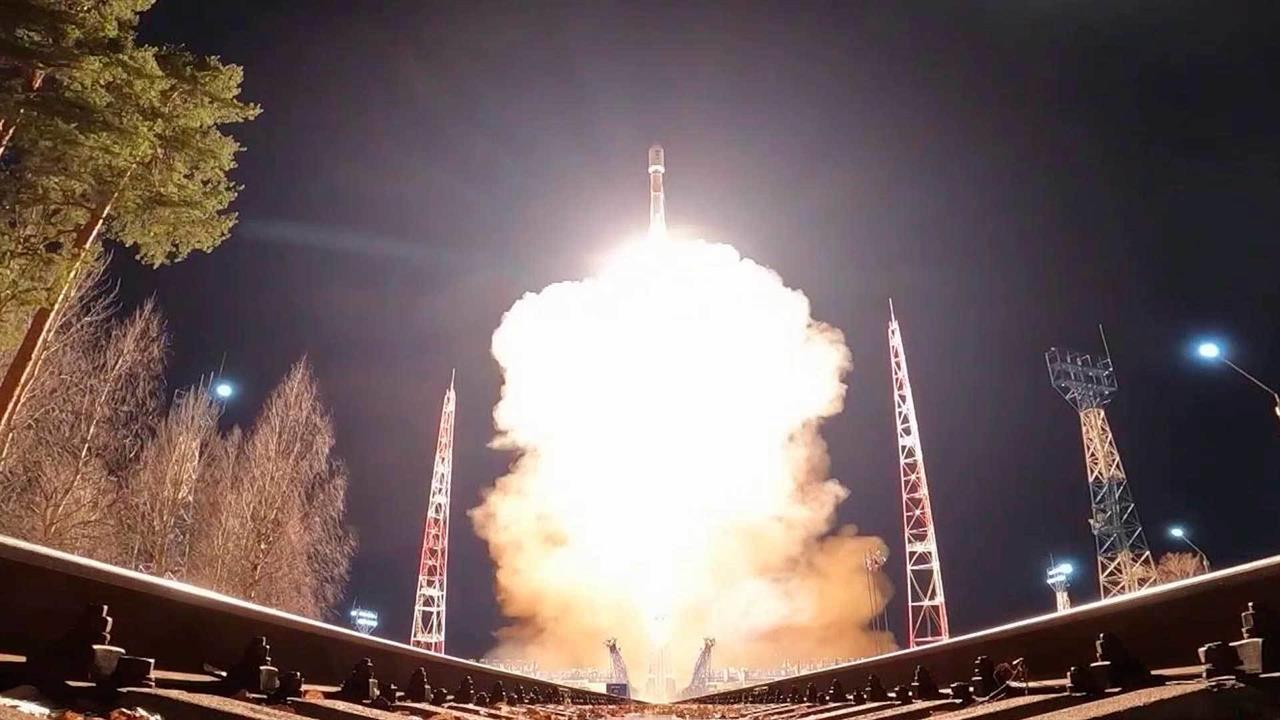 Воздушно-космические силы РФ провели пуск ракеты-носителя "Союз-2.1б"
