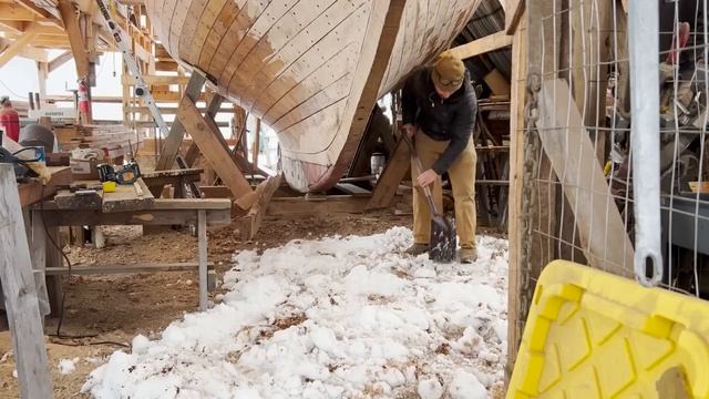 Is This Last Job Fit for the Chainsaw? - Episode 260 - Acorn to Arabella: Journey of a Wooden Boat смотреть онлайн