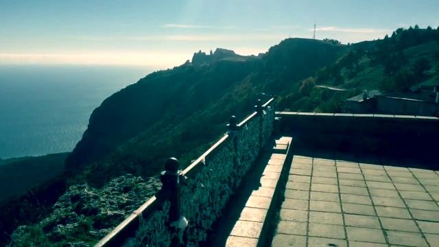 Вид на Ялту. Ай Петри высота 1234 метра над уровнем моря смотреть онлайн