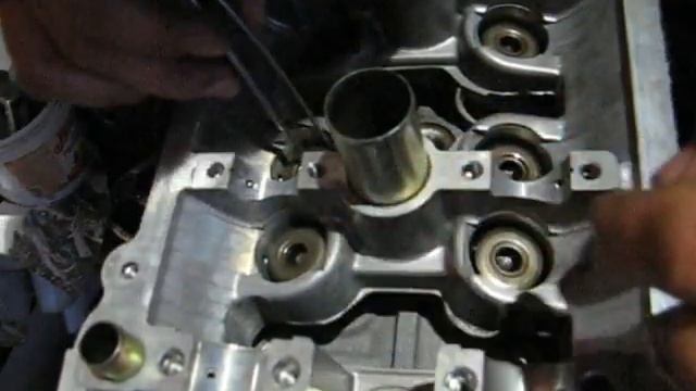 Мойка головок, притирка клапанов и сборка смотреть онлайн