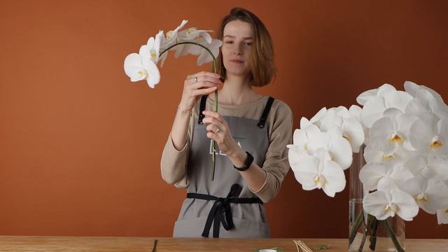 Как поставить в букет Фаленопсис? Урок по флористике. смотреть онлайн
