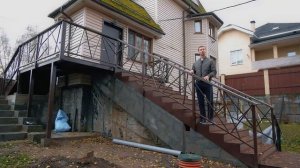 Обзор входной лестницы для дома. Крыльцо со ступенями и перилами из ДПК
