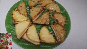 Горячие бутерброды с ананасом и сыром