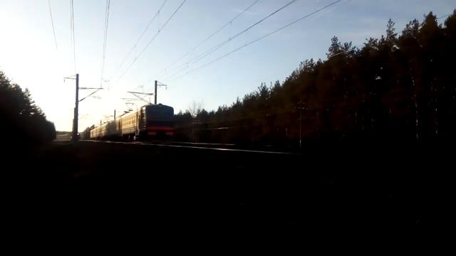 ЭР9Е-4032/4031 (6 вагонов) рейсом Жлобин - Осиповичи и ТЭП70БС-009 с поездом №670 Минск - Гомель смотреть онлайн