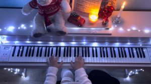 Белые снежинки кружатся с утра / Новогодние мелодии на фортепиано