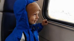 Опоздали на электричку, Даник перепутал станцию и стал спорить с мамой.