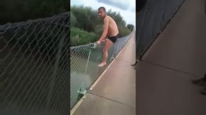 Парень потерял трусы! Прикол