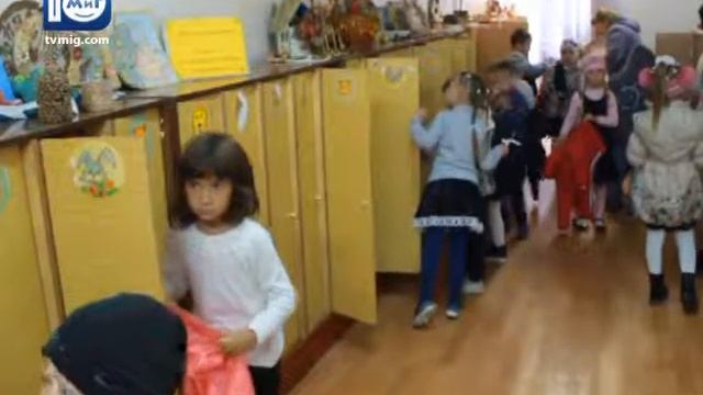 Виставка дитячих робіт на тему «Щедрість рідної землі» - Южненські новини - 7.10.2016 смотреть онлайн