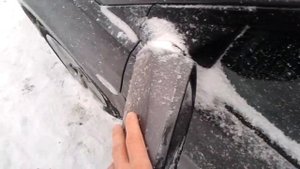Как сложить левое боковое зеркало в Hyundai Solaris?