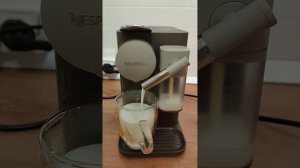 кофемашина nespresso latissima one капучино.