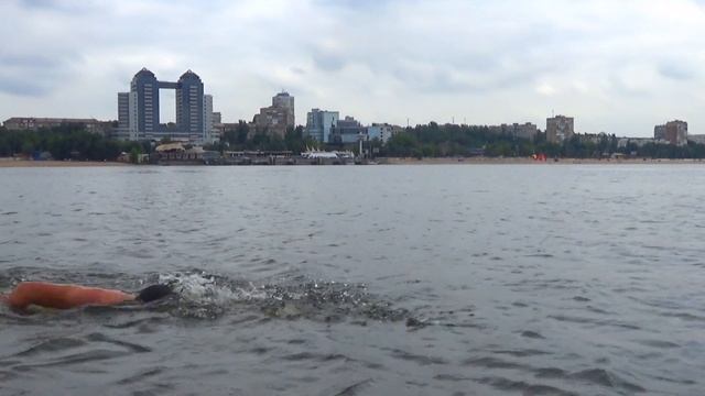 Вплавь через Днепр. Cross the Dnieper. смотреть онлайн