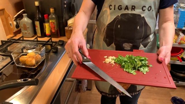 Яйца чахохбили, простой рецепт под приятную музыку. смотреть онлайн