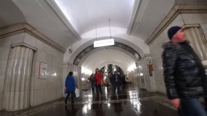 Высокая девушка в Московском метро  12.01.2017