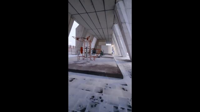 Дом похожий на сороконожку смотреть онлайн