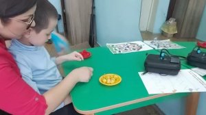 Занятие с ребенком с аутизмом