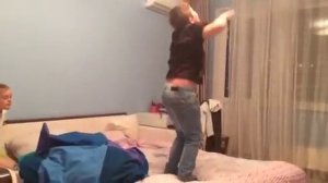 Упал с кровати