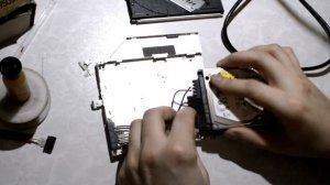 Как установить второй жесткий диск SSD в ноутбук если нет контейнера переходника.