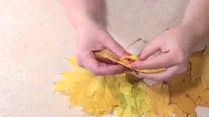 Букет из листьев  Осенний Букет Роз из кленовых листьев
