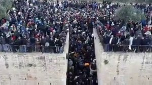 Les Palestiniens célèbrent leur victoire et l'ouverture de la porte d'Al Rahma...