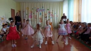 Танец - поздравление средней группы для воспитателей
