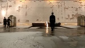 Московский кремль Смена почётного караула у вечного огня на красной площади