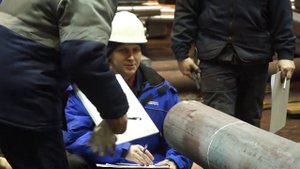 На Надеждинском металлургическом заводе выбрали лучшего обработчика поверхностных пороков металла