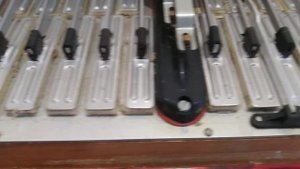 Подпрыгнули клавиши на аккордеоне? Гудит,нет компрессии?