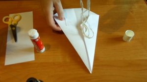 Делаем бумажного змея.