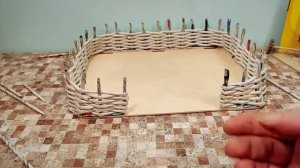 делаем плетёный заборчик к поделке в школу из бумажных трубочек .