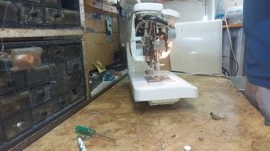 В швейной машине игла стоит не по центру? Не плати мастеру, почини сам