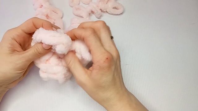 Резинка для волос из Ализе Пуффи/ большая и мягкая резинка для волос из плюшевой пряжи alize puffy