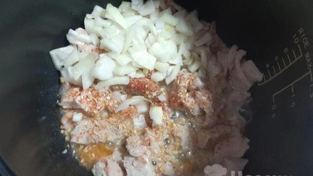 Тушеная гречка со свининой и капустой в мультиварке