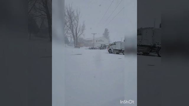 10.11.2022, Буря по Американски. трассы перекрыты. сыпет сутки. ремарка: Сев.Дакота, рядом с Канадо смотреть онлайн