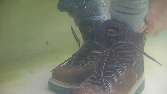 Dockers and Caterpillar soaked for rosebuster смотреть онлайн