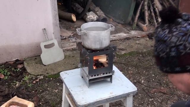 Обзор печки-щепочницы. Если в доме нет газа-незаменимая вещь. За сколько минут закипит 1 литр воды смотреть онлайн