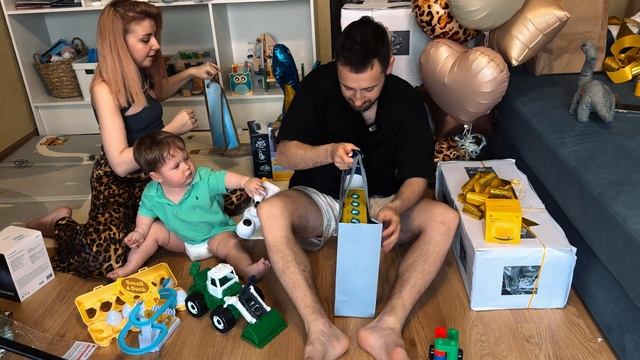 Распаковка подарков, ПЕРВЫЙ День рождение, Гарри 1 год,  Идеи подарков для малыша с Wildberries смотреть онлайн