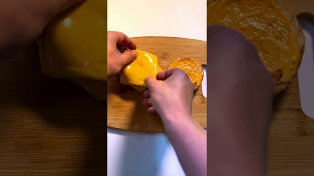 🔥Чизбургер 🍔(МНОГО СЫРА) #shulgaff #food #рецепты #shulga #еда #рекомендации #тренды