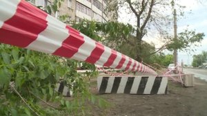 ЧП в Бийске! Пенсионерка провалилась в яму с горячей водой (Будни, 30.05.17г., Бийское телевидение)